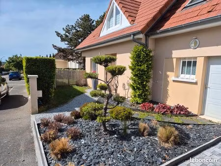 maison individuelle jardin piscine