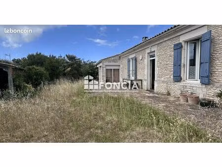 maison de caractère en pierres et un chai indépendant à rénover
