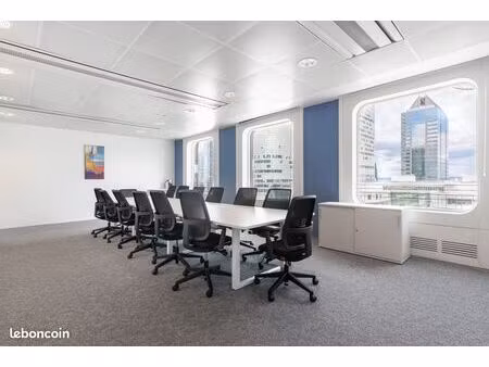 bureau en espace ouvert à louer pour 10 personnes à la défense  tour ariane puteaux