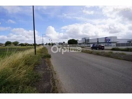 local d'activité 2 675 m²