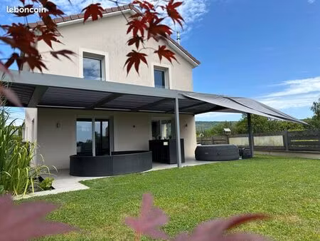 très jolie maison quingey