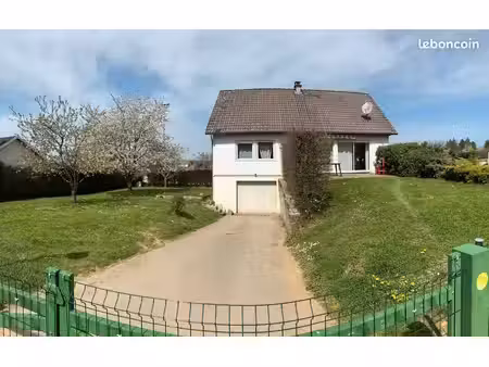 maison familiale de 4 chambres sur terrain clos et arboré de 10 ares