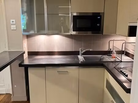 bel appartement en bon etat de 55 m² dans jolie residence au pied du bois de boulogne