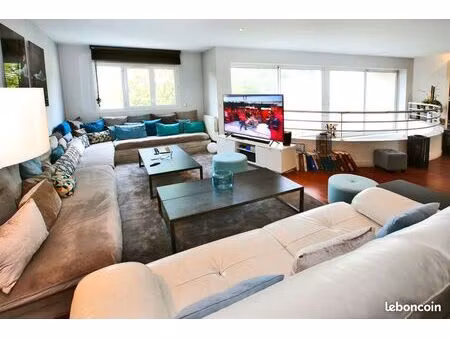 245 m2 + 340 m2 de jardin-terrasses