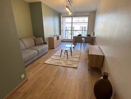 appartement rénové 32 m² – box fermé privatif – cave – ascenseur – hyper-centre vernon