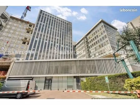 bureau 593 m²