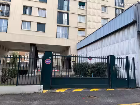 emplacement parking sécurisé école vétérinaire
