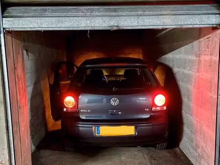 box / parking fermé avec gardien  à vincennes proche centre