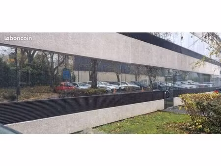 139 m2 local commercial - bureaux a louer