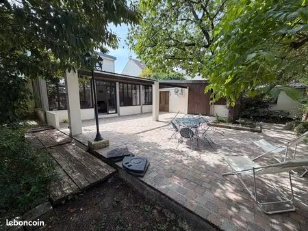 maison 8 pièces 279 m²
