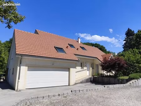 grande maison familiale – hors lotissement – axe quingey / torpes – 335 000