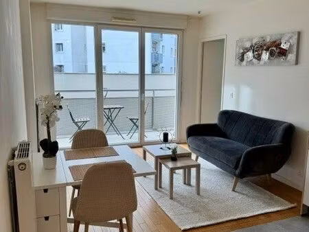 t2 meublé de 38m² avec balcon au calme et parking – métro à 3 min (350m)