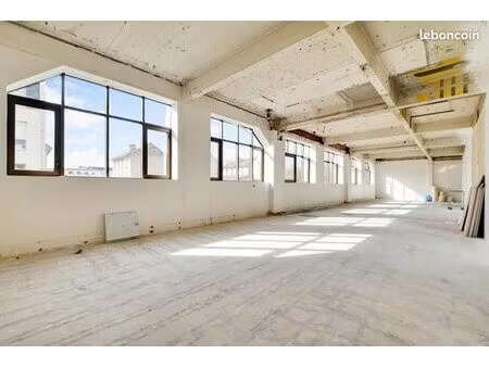 bureau 819 m²