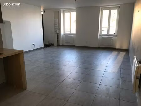 maison de ville au centre de genlis + grand garage de + de 20 m²