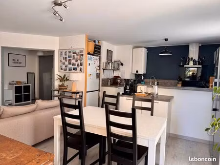 t3 73 m² - terrasse 50 m² - garage fermé