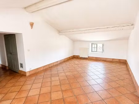 appartement t4 de 124 75 m² carrez (149 51 m² au sol) - nîmes écusson