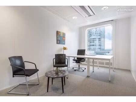 bureau privé à louer pour 2 personnes à la défense  tour ariane puteaux