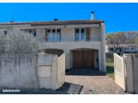 maison beauvallon patios 1