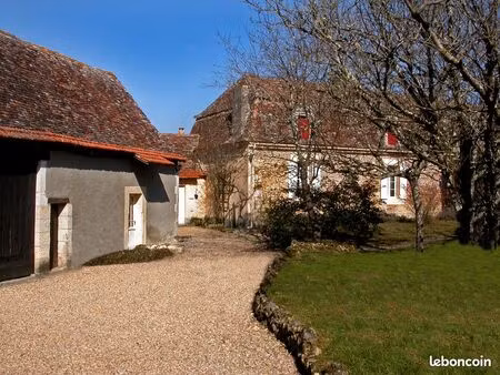 maison de caractère en pierre – piscine – grange – 4 000 m² de terrain