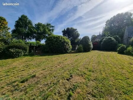 terrain 704 m² locronan