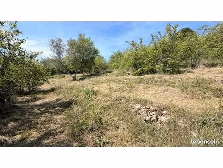 terrain 1 050 m² meyrannes