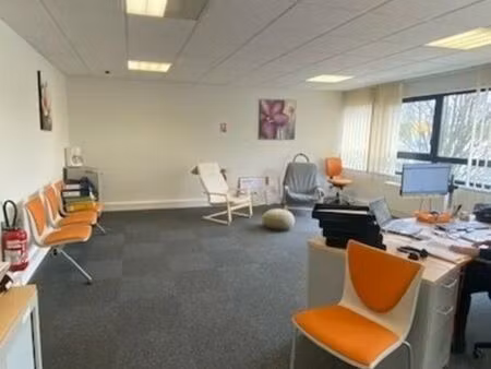 bureaux 61 m²