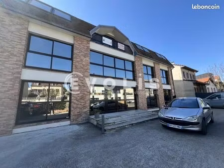 bureaux 67 m²
