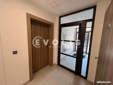 bureau 48 m²