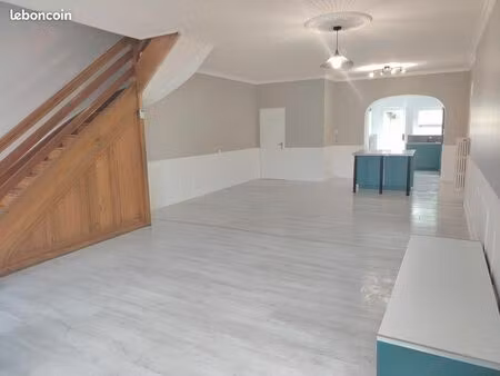 maison de ville rénovée à louer – hyper centre de jonzac – 125 m²