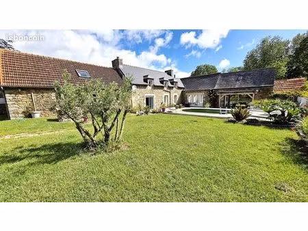 propriété 8 pièces 241 m²