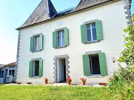 maison de caractère à monpazier avec jardin  garage et fort potentiel