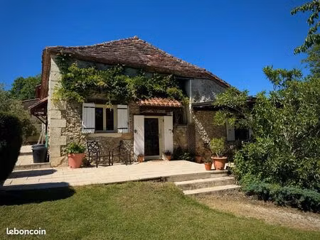 propriété 4 pièces 2640 m²