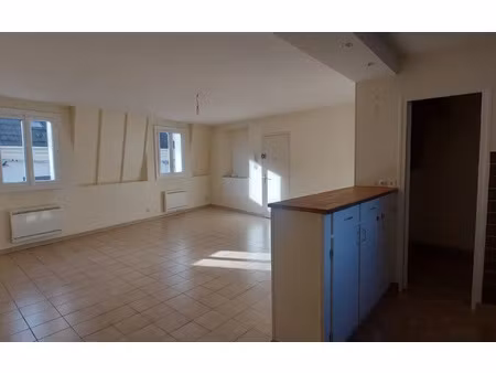 location appartement  m² t-2 à château-thierry  608 €