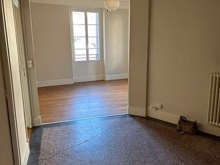 appartement 3 pièces centre dijon rue du transvaal. 725 charges comprises