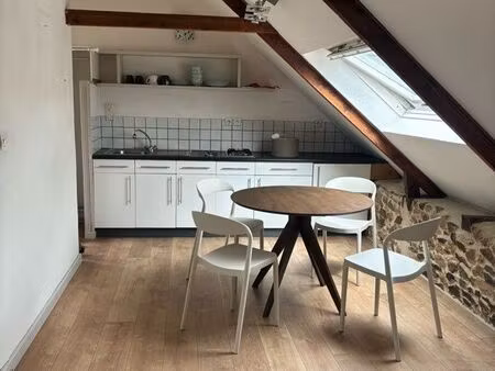 location studio meublé lanvolon