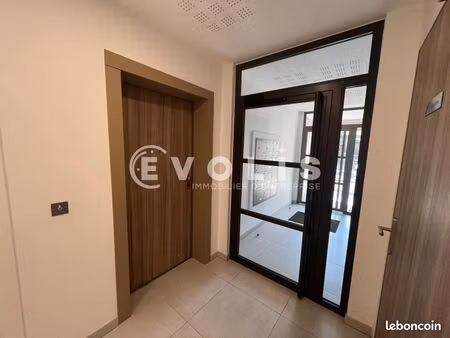 bureau 48 m²