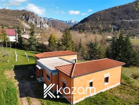 maison neuve de plain-pied dans un cadre naturel (travaux à finaliser)