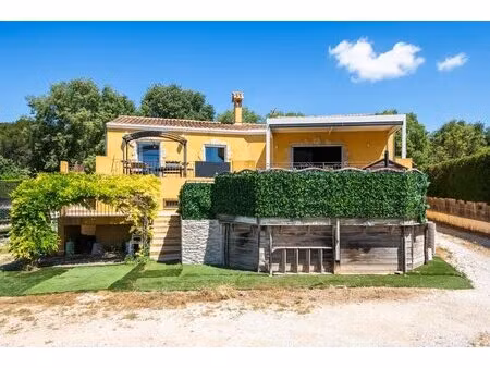 maison de 6 pièces de 140 m² à bouc-bel-air
