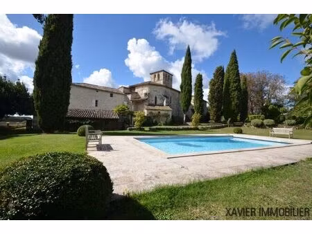 authentique presbytère du xviie siècle à 10 minutes de montaigu-de-quercy.
