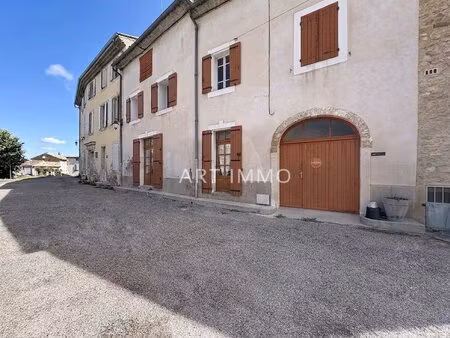 maison de village avec cour et garage à rénover au coeur de robion
