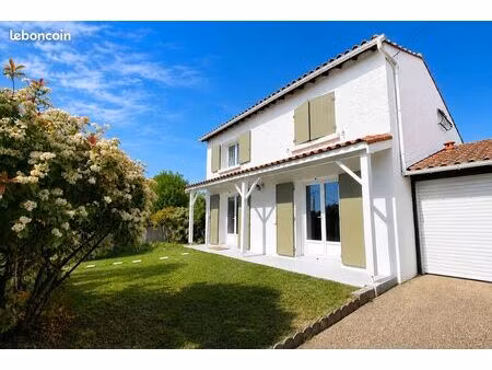 maison lumineuse a 200 m du parc de vaux