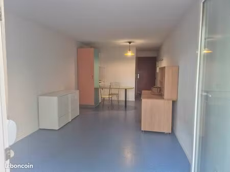 loue studio meublé 24m2  en face fac  iut