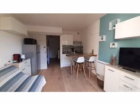 studio 250 m mer balcon et parking éudiant