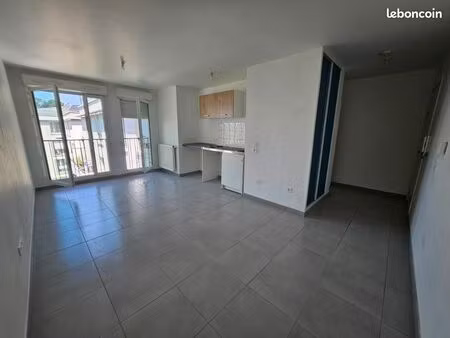 vend studio sarcelles village