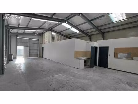 local 150 m² pierrelatte