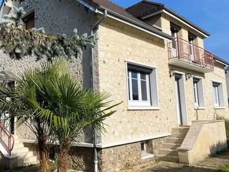 maison familiale de charme – 144 m² – 5 chambres – environnement privilégié à acquigny