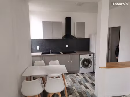 t3 très bon état à louer à l'année