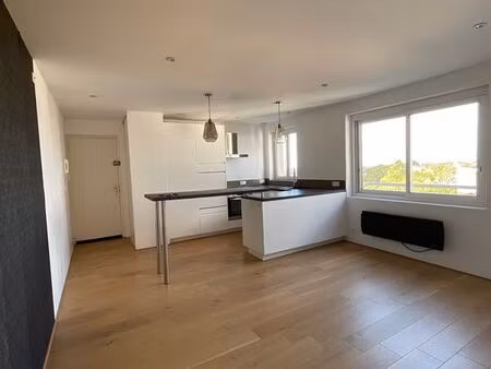 t4 lumineux 63 m² – vue sur le port – quartier saint-michel