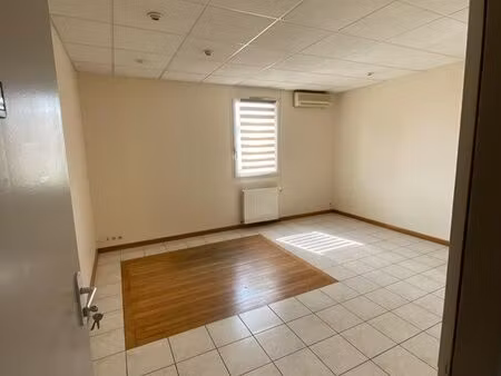 location bureau st paul 3 châteaux