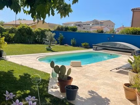 maison familiale avec piscine  située dans une impasse calme à 5 min de la gare tgv de val